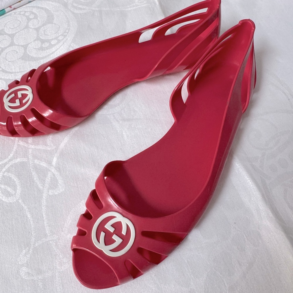 Gucci Rubber Peep Toe Flats size 39